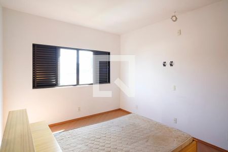 Casa à venda com 343m², 3 quartos e 6 vagasQuarto 2