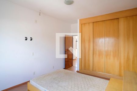 Casa à venda com 343m², 3 quartos e 6 vagasQuarto 2