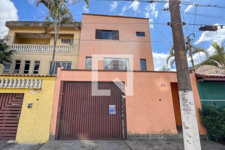 Casa à venda com 343m², 3 quartos e 6 vagasFachada + plaquinha