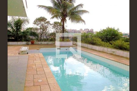 Casa à venda com 4 quartos, 850m² em Jardim Leonor, São Paulo