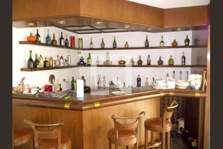 Casa à venda com 4 quartos, 850m² em Jardim Leonor, São Paulo