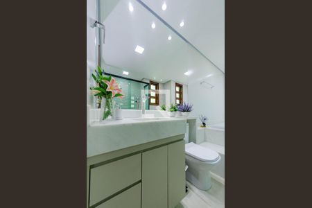 Casa à venda com 366m², 4 quartos e 8 vagasBanheiro suíte 1