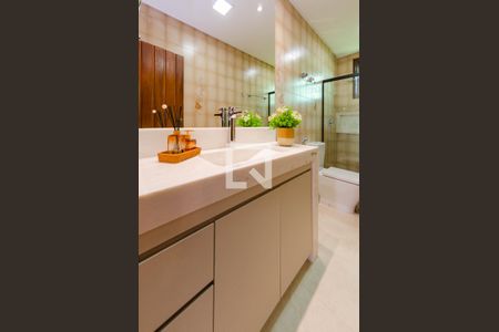 Casa à venda com 366m², 4 quartos e 8 vagasBanheiro