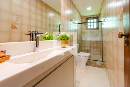 Casa à venda com 366m², 4 quartos e 8 vagasBanheiro