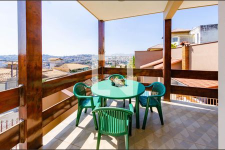 Casa à venda com 366m², 4 quartos e 8 vagasVaranda