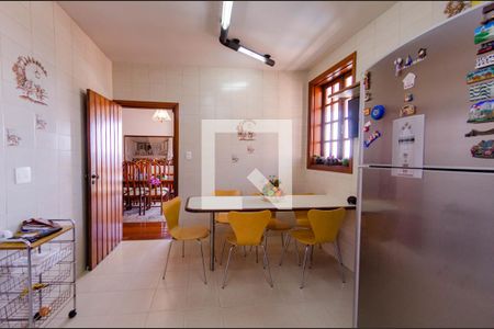 Casa à venda com 366m², 4 quartos e 8 vagasCozinha