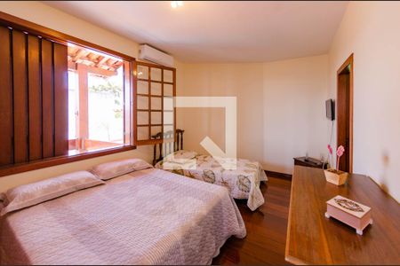 Casa à venda com 366m², 4 quartos e 8 vagasSuíte 2