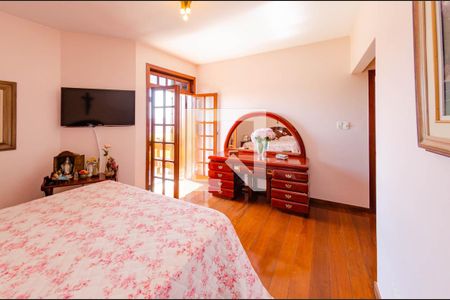 Casa à venda com 366m², 4 quartos e 8 vagasSuite 1