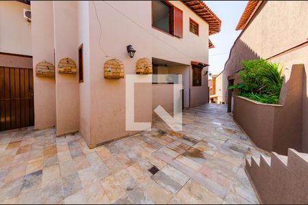 Casa à venda com 366m², 4 quartos e 8 vagasÁrea externa