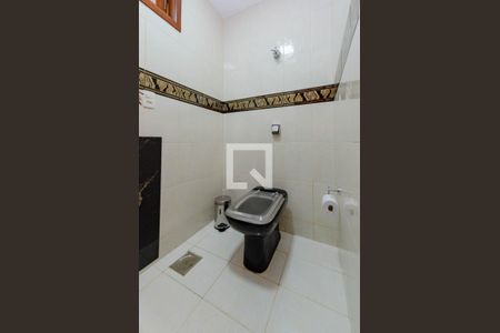 Casa à venda com 366m², 4 quartos e 8 vagasLavabo