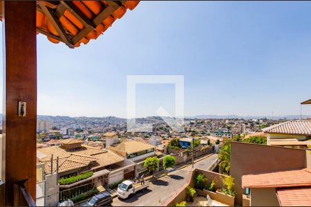 Casa à venda com 366m², 4 quartos e 8 vagasVista