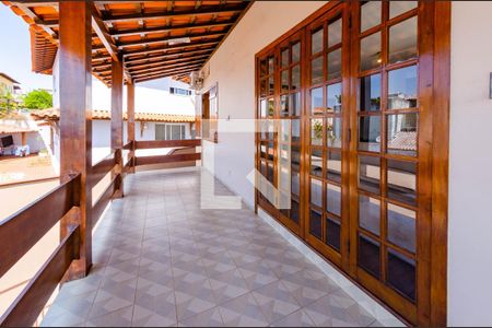 Casa à venda com 366m², 4 quartos e 8 vagasVaranda 2