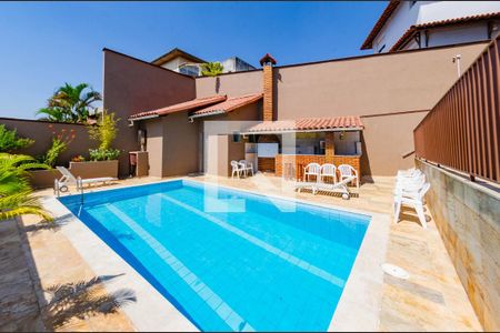 Casa à venda com 366m², 4 quartos e 8 vagasÁrea externa