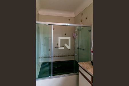 Casa à venda com 450m², 4 quartos e 4 vagas Casa à venda com 450m², 4 quartos e 4 vagasBanheiro