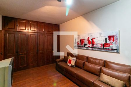 Casa à venda com 450m², 4 quartos e 4 vagas Casa à venda com 450m², 4 quartos e 4 vagasQuarto