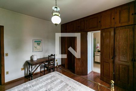 Casa à venda com 450m², 4 quartos e 4 vagas Casa à venda com 450m², 4 quartos e 4 vagasQuarto