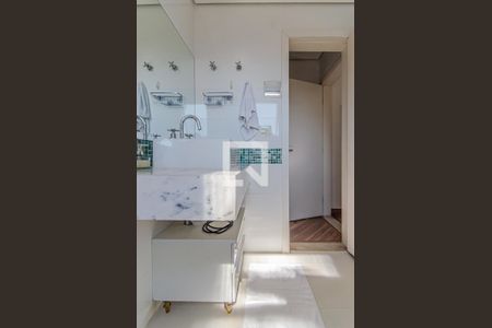 Apartamento à venda com 92m², 2 quartos e 1 vaga Apartamento à venda com 92m², 2 quartos e 1 vagaBanheiro da Suite