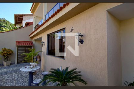 Casa de condomínio à venda com 222m², 3 quartos e 2 vagas Casa de condomínio à venda com 222m², 3 quartos e 2 vagasfrente do imovel