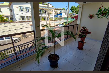 Casa de condomínio à venda com 222m², 3 quartos e 2 vagas Casa de condomínio à venda com 222m², 3 quartos e 2 vagashall - varanda