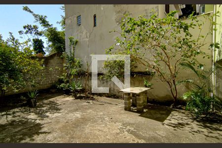 Casa de condomínio à venda com 222m², 3 quartos e 2 vagas Casa de condomínio à venda com 222m², 3 quartos e 2 vagasjardim / quintal