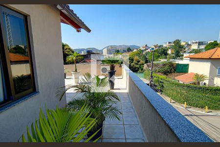 Casa de condomínio à venda com 222m², 3 quartos e 2 vagas Casa de condomínio à venda com 222m², 3 quartos e 2 vagasterraço