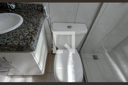 Casa de condomínio à venda com 222m², 3 quartos e 2 vagas Casa de condomínio à venda com 222m², 3 quartos e 2 vagasbanheiro social