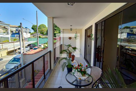 Casa de condomínio à venda com 222m², 3 quartos e 2 vagas Casa de condomínio à venda com 222m², 3 quartos e 2 vagashall - varanda