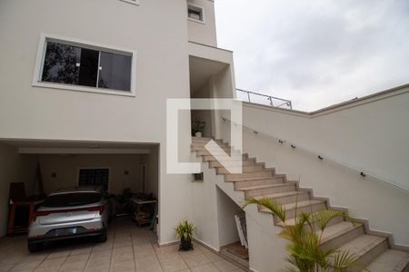 Casa à venda com 170m², 4 quartos e 4 vagas Casa à venda com 170m², 4 quartos e 4 vagasFachada