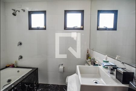 Casa à venda com 220m², 3 quartos e 2 vagas Casa à venda com 220m², 3 quartos e 2 vagasBanheiro da Suíte 1