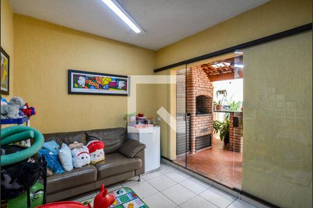 Casa à venda com 220m², 3 quartos e 2 vagas Casa à venda com 220m², 3 quartos e 2 vagasÁrea de Serviço