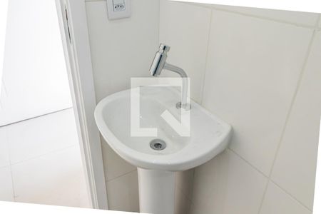 Banheiro Social de apartamento para alugar com 2 quartos, 54m² em Parque Santa Luzia, Barueri