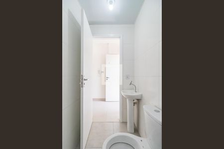 Banheiro Social de apartamento para alugar com 2 quartos, 54m² em Parque Santa Luzia, Barueri