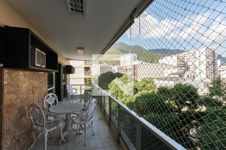 Apartamento à venda com 160m², 4 quartos e 2 vagasVaranda 