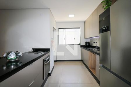 Casa à venda com 400m², 4 quartos e 4 vagas Casa à venda com 400m², 4 quartos e 4 vagasCozinha