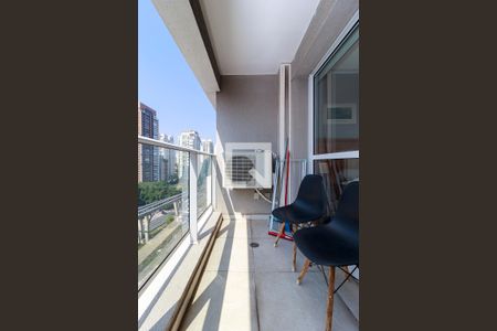 Studio à venda com 37m², 1 quarto e 1 vaga Studio à venda com 37m², 1 quarto e 1 vagaVaranda