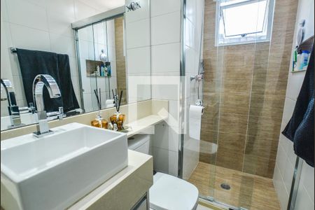 Banheiro de apartamento à venda com 2 quartos, 57m² em Jardim Cristiane, Santo André