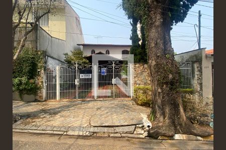 Casa para alugar com 250m², 3 quartos e 4 vagas Casa para alugar com 250m², 3 quartos e 4 vagasFachada