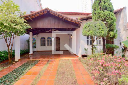 Casa para alugar com 250m², 3 quartos e 4 vagas Casa para alugar com 250m², 3 quartos e 4 vagasFachada