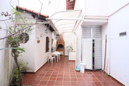 Casa para alugar com 250m², 3 quartos e 4 vagas Casa para alugar com 250m², 3 quartos e 4 vagasQuintal