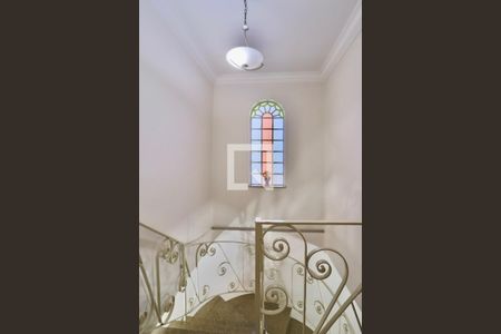 Casa para alugar com 250m², 3 quartos e 4 vagas Casa para alugar com 250m², 3 quartos e 4 vagasEscada