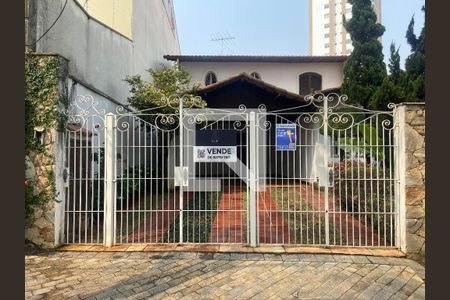 Casa para alugar com 250m², 3 quartos e 4 vagas Casa para alugar com 250m², 3 quartos e 4 vagasFachada