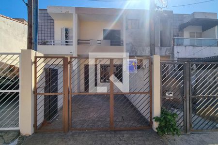 Casa à venda com 79m², 3 quartos e 1 vagaFachada
