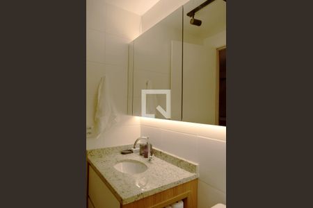 Banheiro de kitnet/studio para alugar com 1 quarto, 24m² em Pinheiros, São Paulo