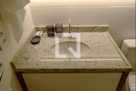 Banheiro de kitnet/studio para alugar com 1 quarto, 24m² em Pinheiros, São Paulo