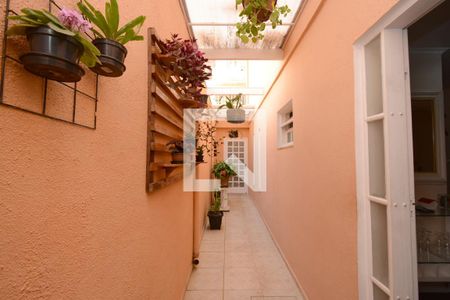 Casa à venda com 160m², 3 quartos e 2 vagasCorredor externo