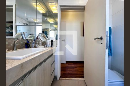 Apartamento à venda com 180m², 3 quartos e 2 vagasBanheiro Suíte 2