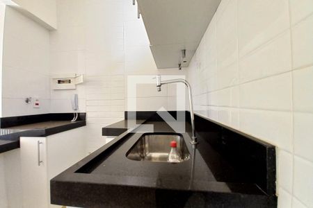 Cozinha  de apartamento à venda com 1 quarto, 54m² em Cambuí, Campinas