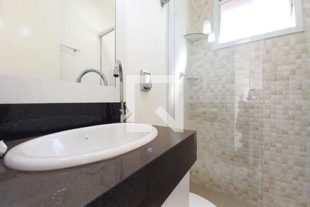 Banheiro de apartamento à venda com 1 quarto, 54m² em Cambuí, Campinas