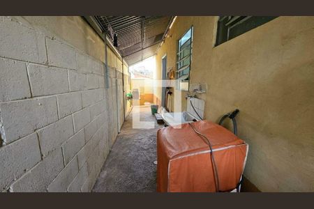 Casa à venda com 80m², 3 quartos e 8 vagas