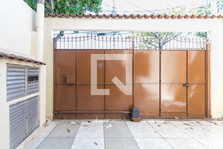 Casa à venda com 130m², 3 quartos e 1 vaga Casa à venda com 130m², 3 quartos e 1 vagaGaragem e Varanda